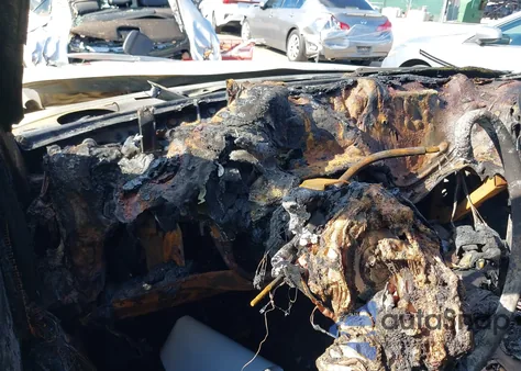 1999 Ford Explorer Eddie Bauer/Limited/Xlt z USA, uszkodzony, nr VIN 1FMDU34E3XZA33105